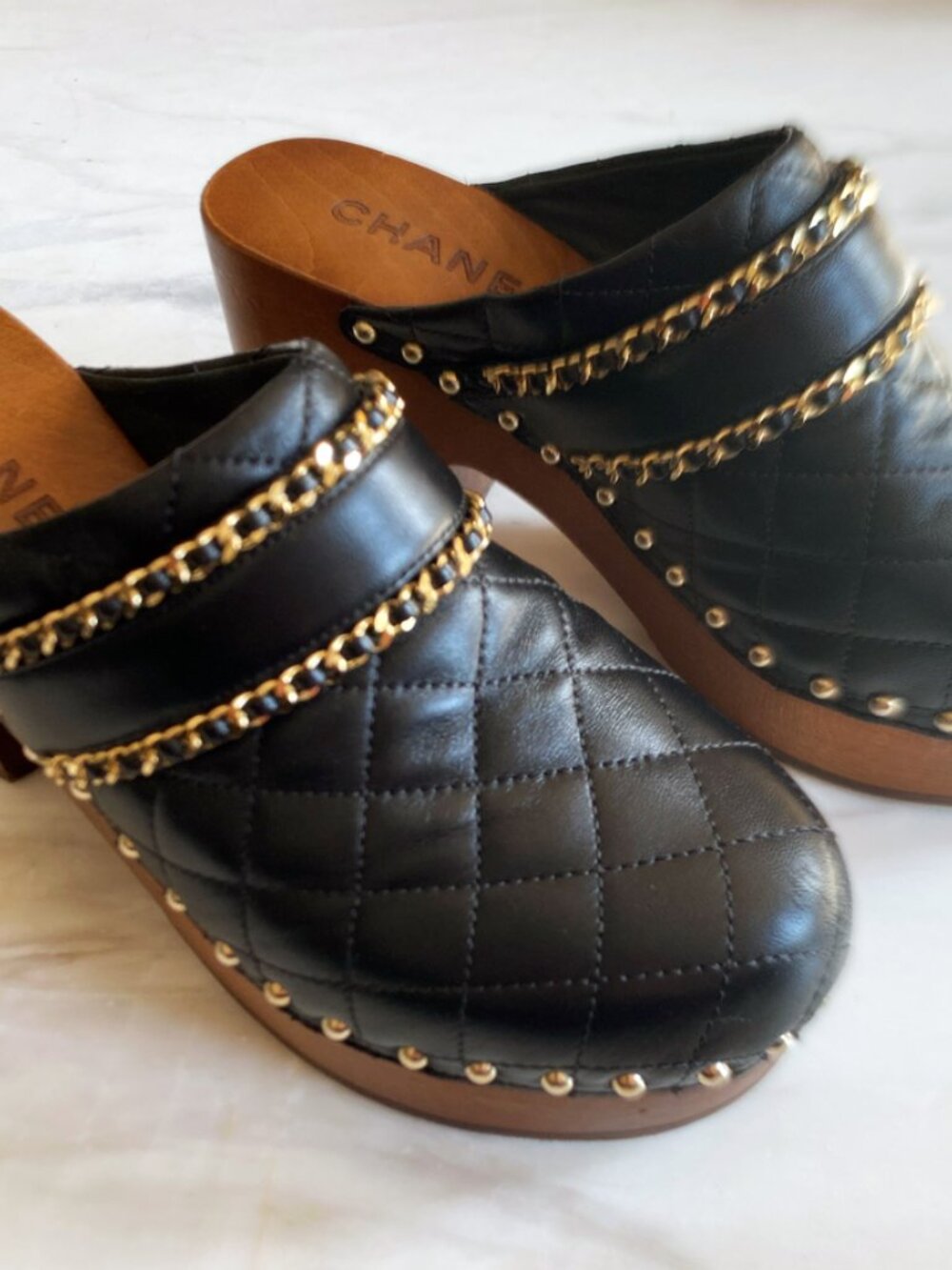 CHANEL Quilted Leather Chain Mule Clogs | Black | EU 37 | Spring/Summer 2020